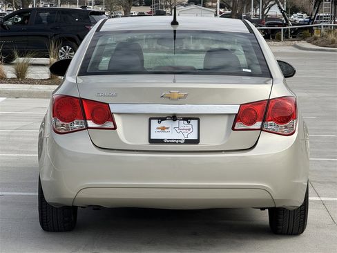 Used 2014 Chevrolet Cruze LS image 5