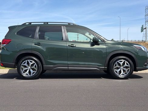 Used 2023 Subaru Forester Premium AWD/4WD image 2