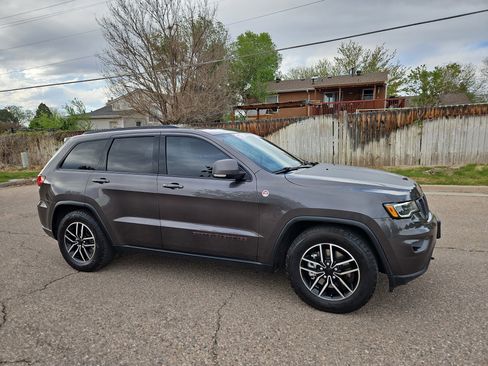 Used 2021 Jeep Grand Cherokee Trailhawk w/ Trailhawk Luxury Group AWD/4WD image 2