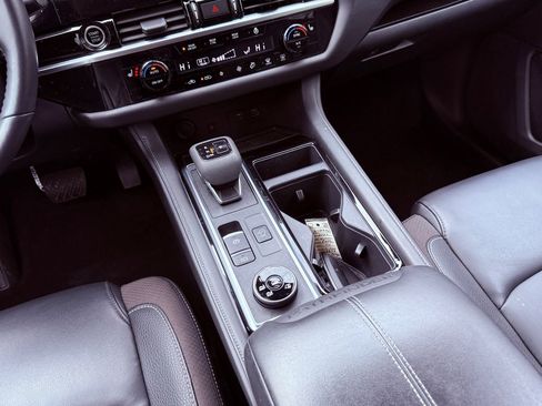 Used 2023 Nissan Pathfinder SL image 15