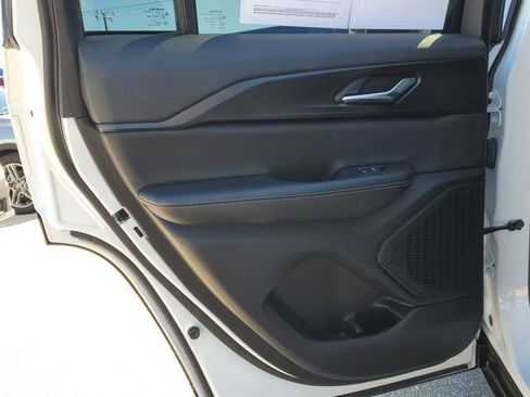 Used 2023 Jeep Grand Cherokee Altitude image 17