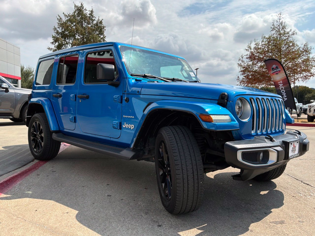 Used 2021 Jeep Wrangler Unlimited Sahara w/ Cold Weather Group AWD/4WD image 4