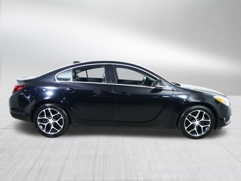 Used 2016 Buick Regal Sport Touring image 8