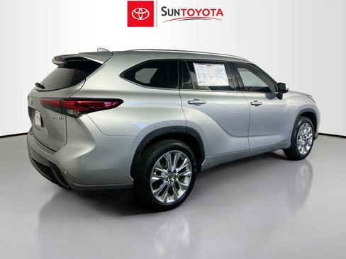 Used 2023 Toyota Highlander Limited image 4