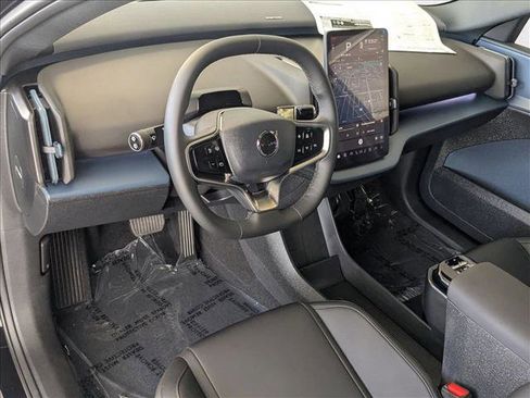 New 2025 Volvo EX30 Plus w/ Protection Package Premier image 3