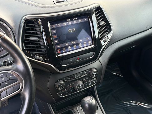 Used 2020 Jeep Cherokee Limited FWD image 27