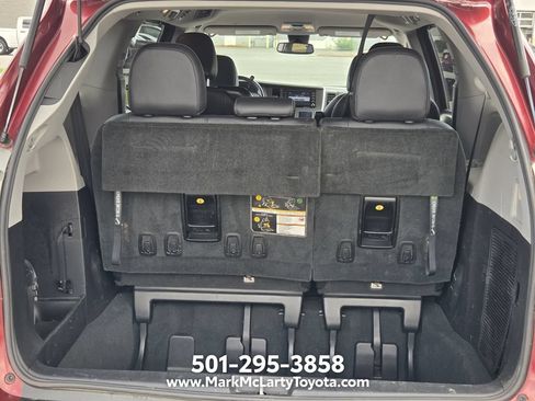 Used 2019 Toyota Sienna SE FWD image 10