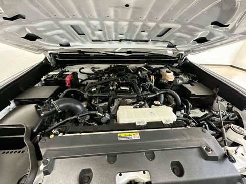 Used 2024 Toyota Tacoma SR5 AWD/4WD image 34