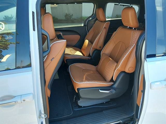 Used 2024 Chrysler Pacifica Pinnacle FWD image 10