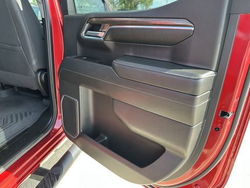 Used 2024 Chevrolet Silverado 1500 RST w/ Z71 Off-Road Package AWD/4WD image 28