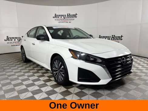 Used 2025 Nissan Altima 2.5 SV FWD image 4