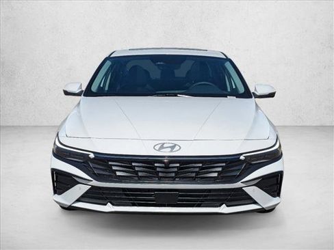 Used 2024 Hyundai Elantra Limited image 6