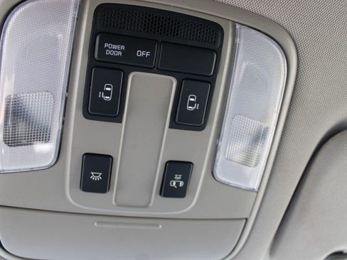 Used 2021 Kia Sedona EX image 32