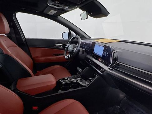 Used 2025 Kia Sportage SX image 10