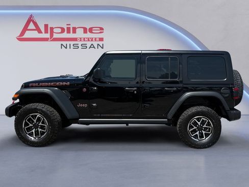 Used 2025 Jeep Wrangler Unlimited Rubicon AWD/4WD image 2