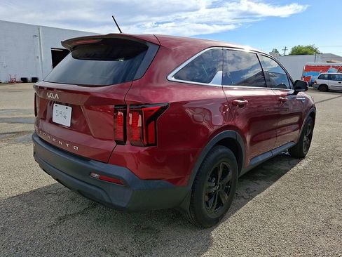 Used 2022 Kia Sorento LX FWD image 4