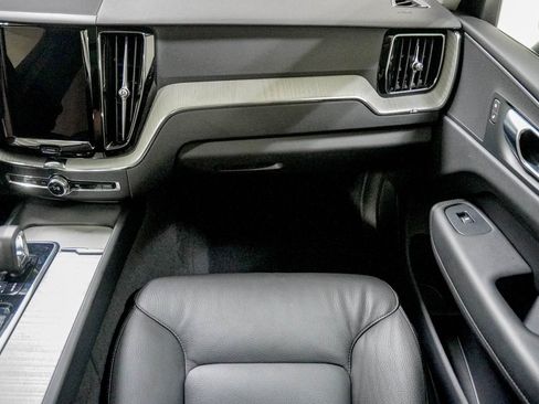 Used 2025 Volvo XC60 B5 Plus image 29