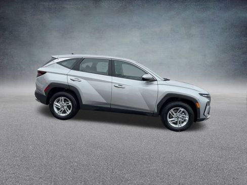 Certified 2025 Hyundai Tucson SE image 26