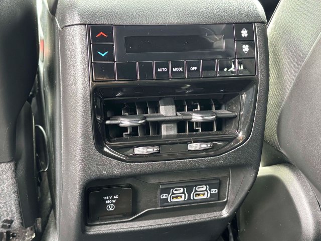 Used 2023 Jeep Grand Cherokee L Laredo AWD/4WD image 31