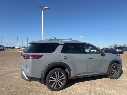 Certified 2025 Nissan Pathfinder Platinum image 24