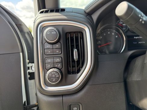 Used 2022 Chevrolet Silverado 2500 LTZ w/ Gooseneck/5TH Wheel Package image 11