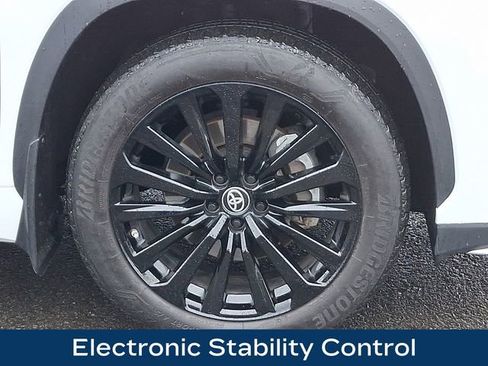 Used 2023 Toyota Highlander XSE image 12