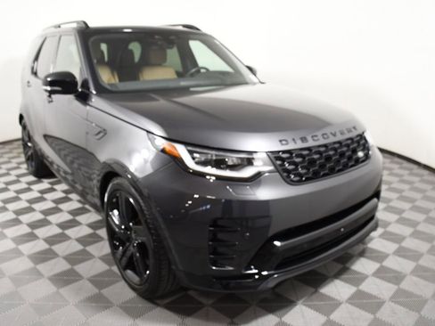 Used 2024 Land Rover Discovery Dynamic SE AWD/4WD image 9