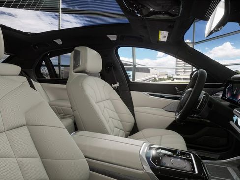 New 2026 BMW 760i xDrive w/ Executive Package image 9