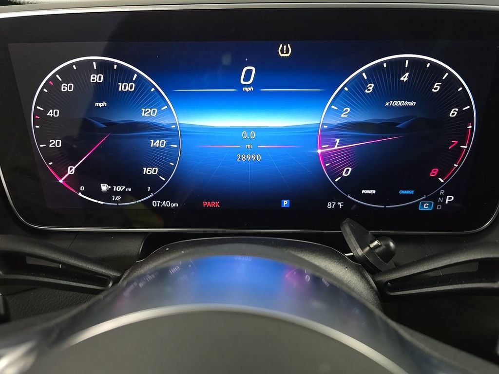Used 2025 Mercedes-Benz GLC 300 4MATIC image 12