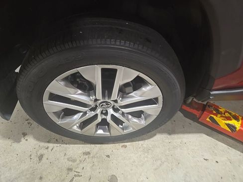Used 2020 Toyota RAV4 XLE Premium AWD/4WD image 11