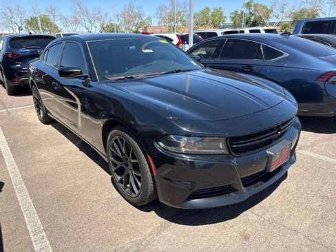 Used 2022 Dodge Charger SXT RWD image 2