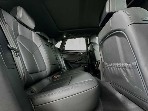 Certified 2025 Porsche Macan image 28