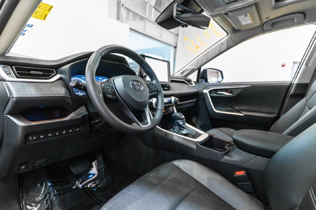 Used 2023 Toyota RAV4 Limited AWD/4WD image 4