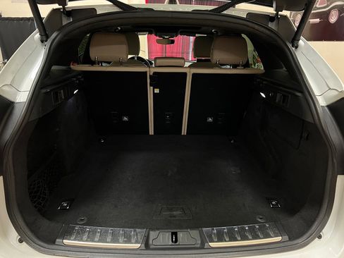 Used 2020 Jaguar F-PACE Premium image 36