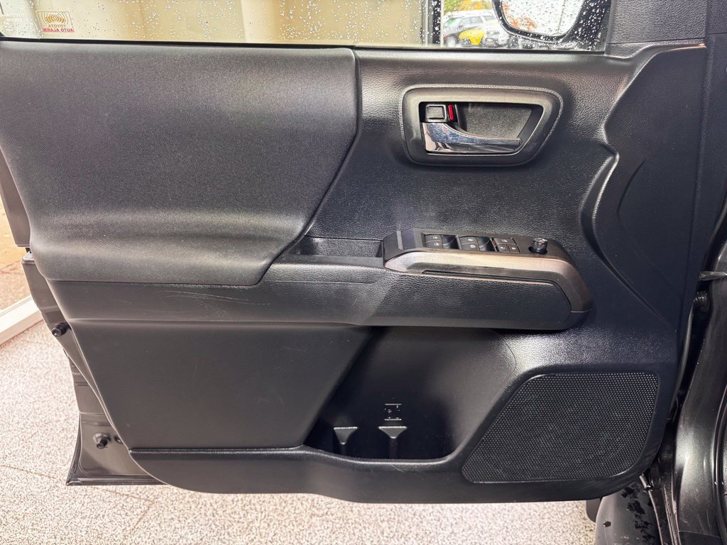 Used 2019 Toyota Tacoma TRD Sport w/ Technology Package AWD/4WD image 22