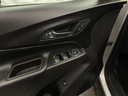 Used 2020 Chevrolet Equinox LT image 10