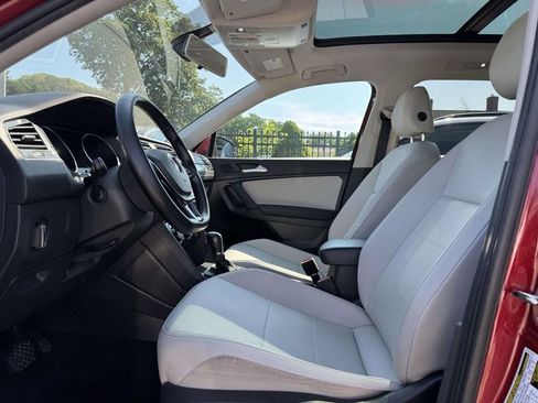 Used 2019 Volkswagen Tiguan SE w/ Panoramic Sunroof Package AWD/4WD image 17