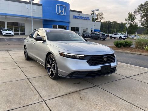 Used 2024 Honda Accord Sport image 2