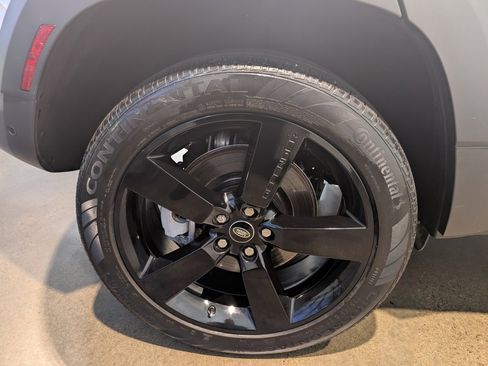 Used 2023 Land Rover Defender 110 SE image 8