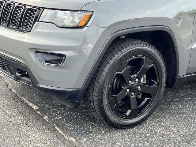 Used 2020 Jeep Grand Cherokee Laredo AWD/4WD image 9