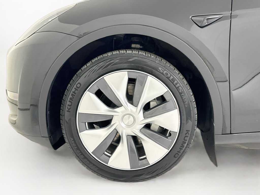Used 2024 Tesla Model Y Long Range AWD/4WD image 28