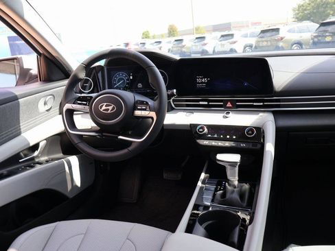 New 2025 Hyundai Elantra Limited image 14
