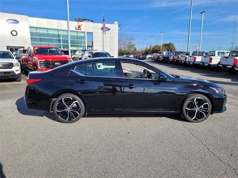 Used 2024 Nissan Altima 2.5 SR image 12