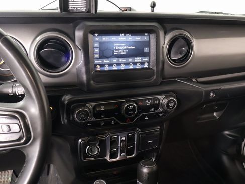 Used 2023 Jeep Gladiator Willys image 5