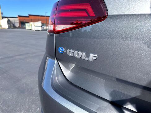 Used 2019 Volkswagen e-Golf SE w/ Driver Assistance Package FWD image 11