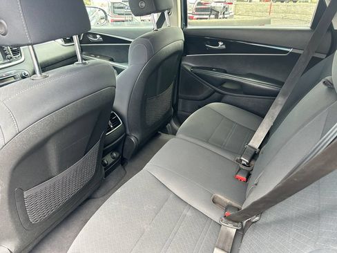Used 2019 Kia Sorento AWD V6 image 29