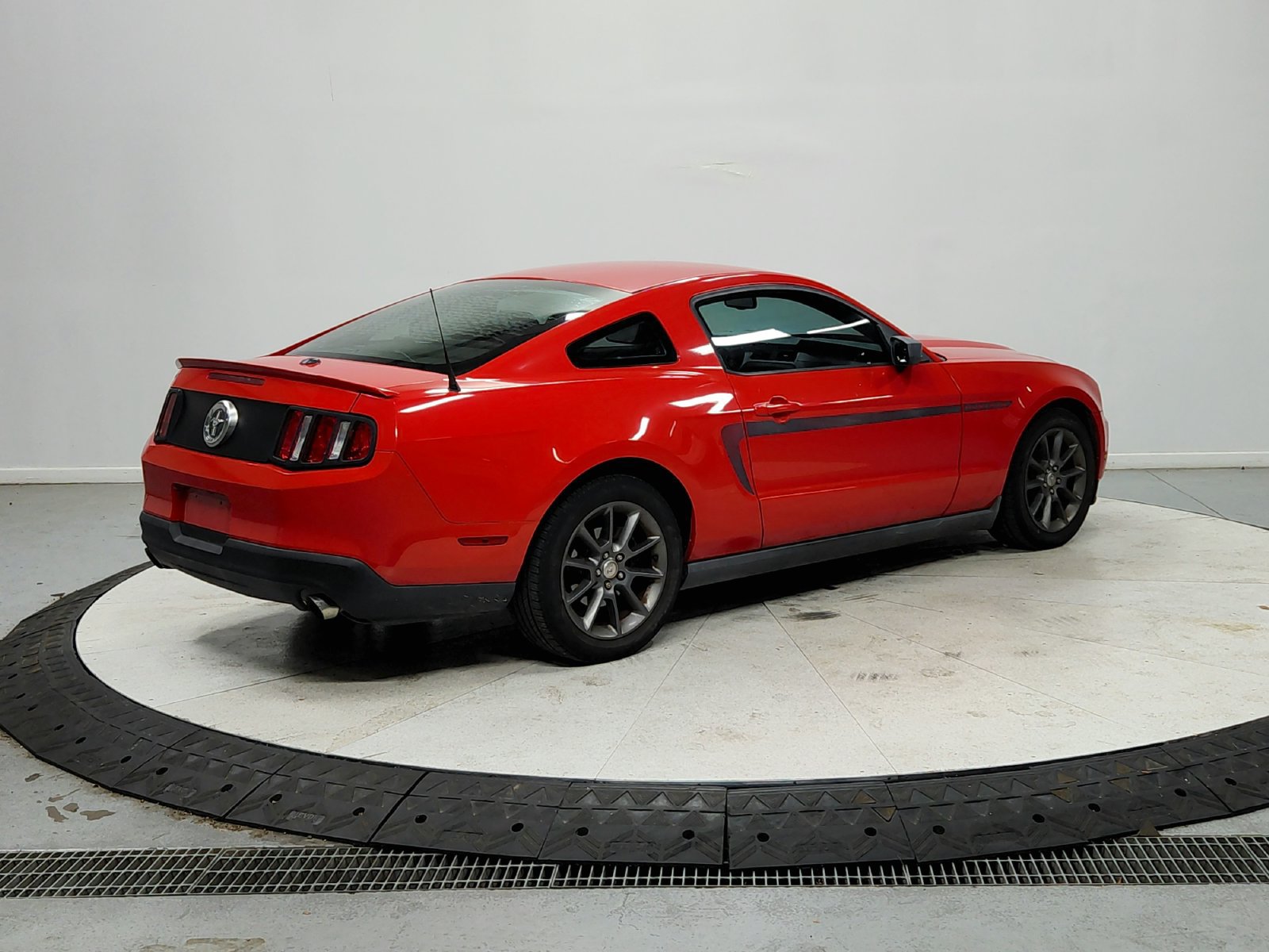 Used 2011 Ford Mustang Premium w/ 203A Rapid Spec Order Code RWD image 8