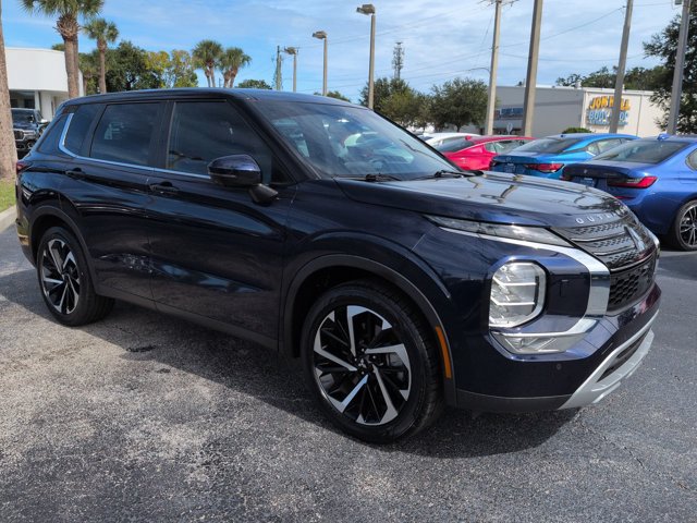 Used 2023 Mitsubishi Outlander SE AWD/4WD image 2