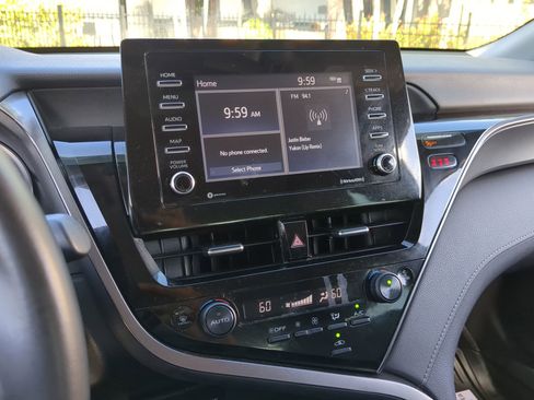 Used 2023 Toyota Camry SE image 21