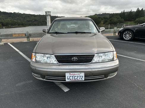 Used 1998 Toyota Avalon XLS image 3
